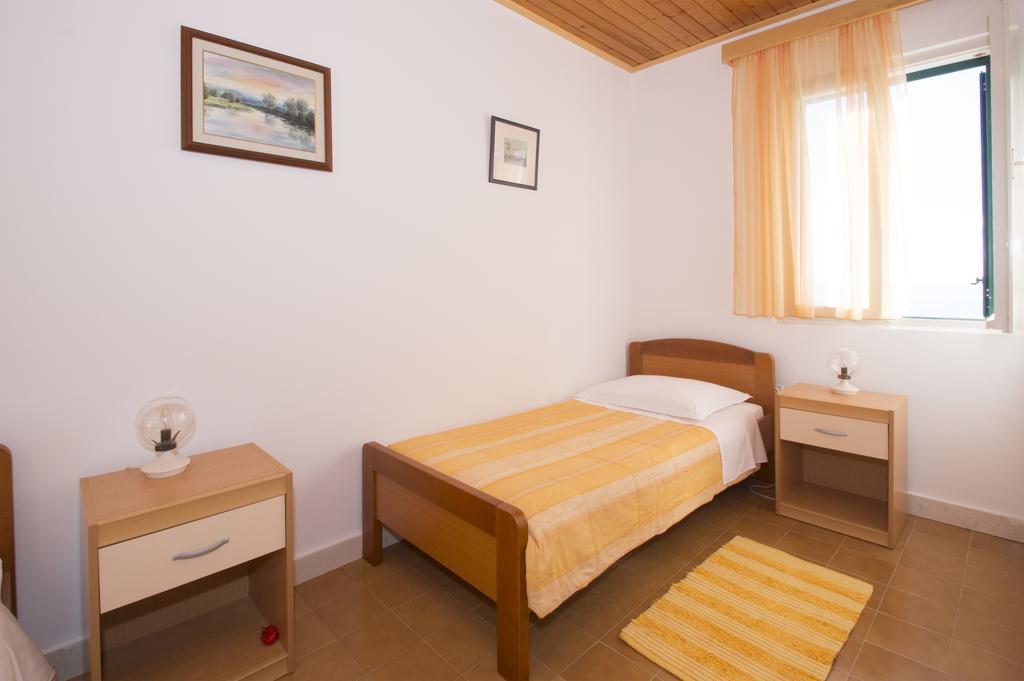 Apartments Bisko Prizba Pokoj fotografie
